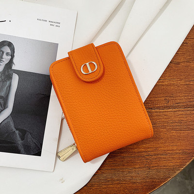 Mitmes värvitoonis lukuga naiste nahast rahakott