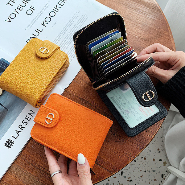 Mitmes värvitoonis lukuga naiste nahast rahakott