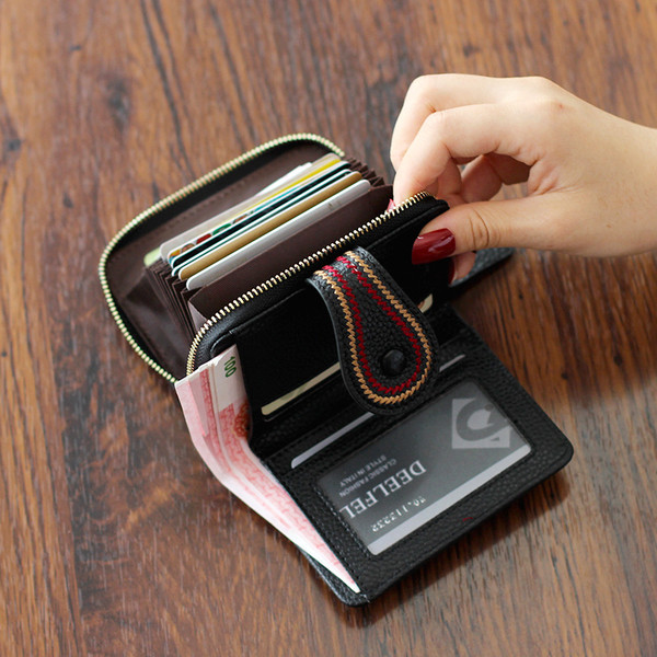 Ženski kožni novčanik s patentnim zatvaračem i džepom za kartice