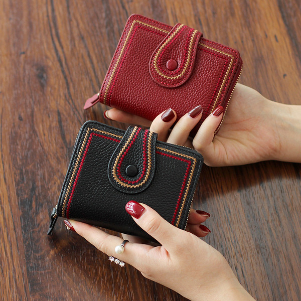 Ženski kožni novčanik s patentnim zatvaračem i džepom za kartice