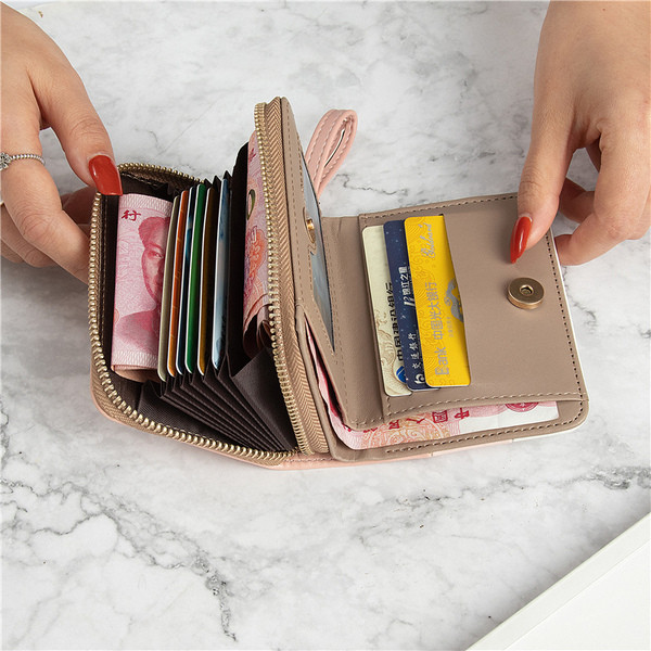 Napi női pénztárca feliratokkal