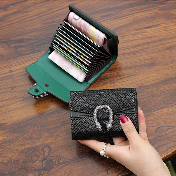 Női bőr pénztárca fém díszítéssel, állatmintával