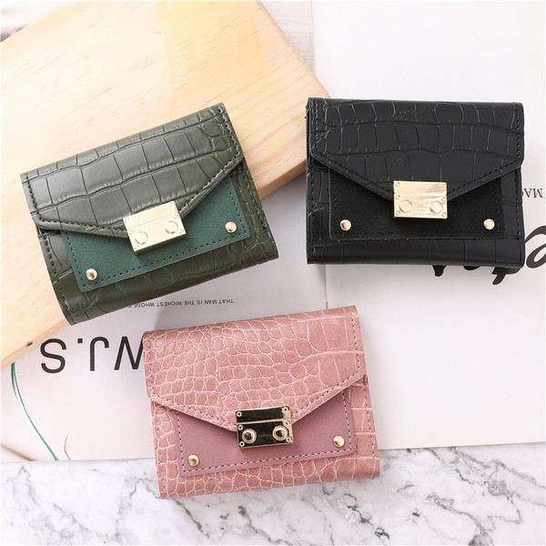 Aktuális női pénztárca csattal