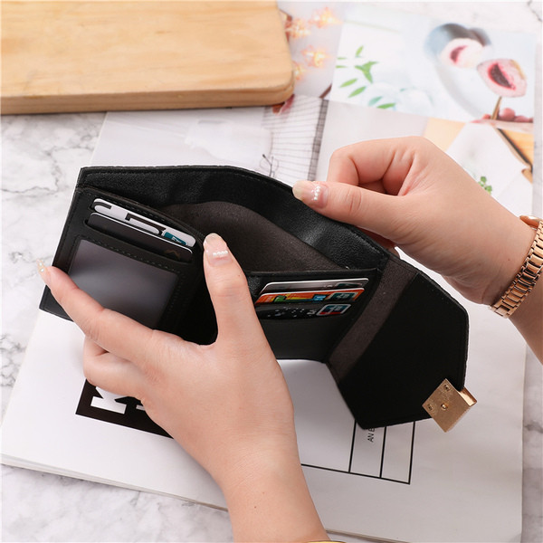 Aktuális női pénztárca csattal