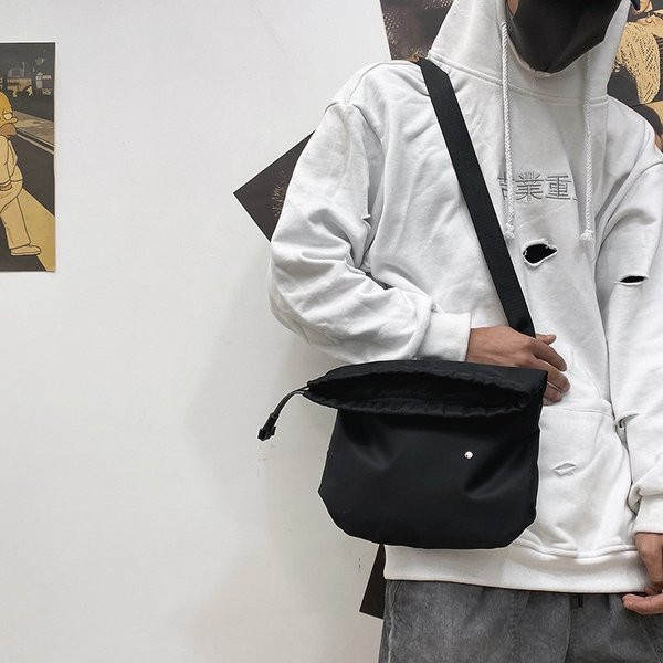 Alkalmi táska férfiaknak és nőknek egyaránt