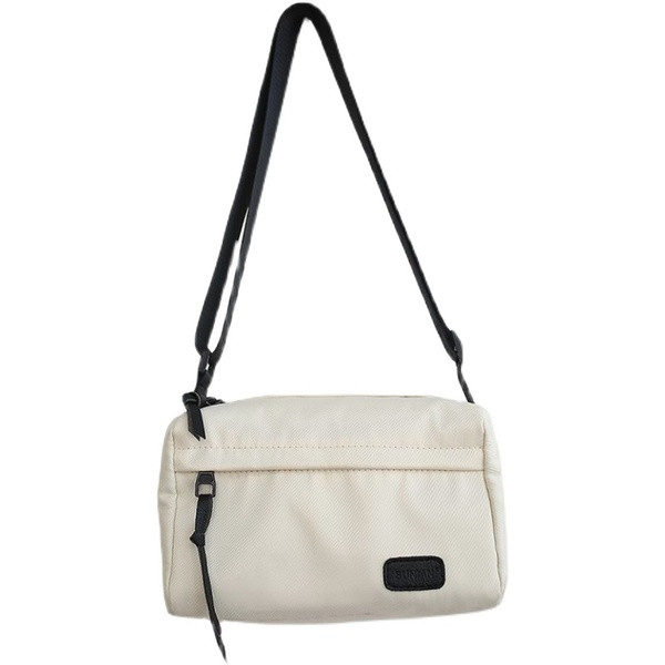 Ανδρική καθημερινή τσάντα με έμβλημα και φερμουάρ