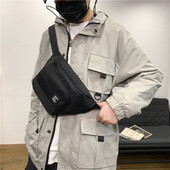 Moderna muška torba sa grbom i patentnim zatvaračem