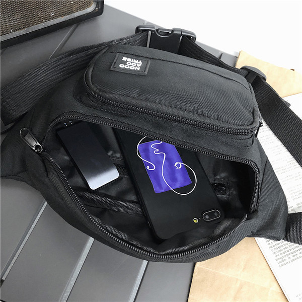 Moderna muška torba sa grbom i patentnim zatvaračem