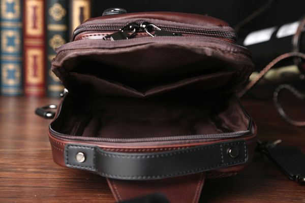 Ανδρική έκο δερμάτινη τσάντα νέο μοντέλο με φερμουάρ σε καφέ χρώμα