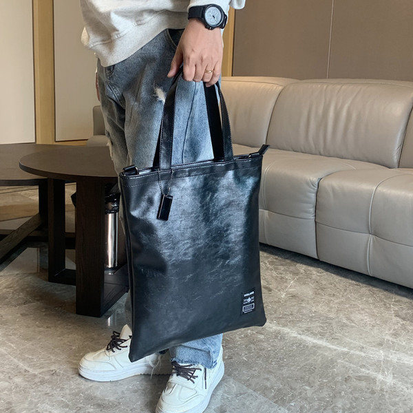 Férfi bőrtáska hosszú és rövid fülekkel, fekete színben