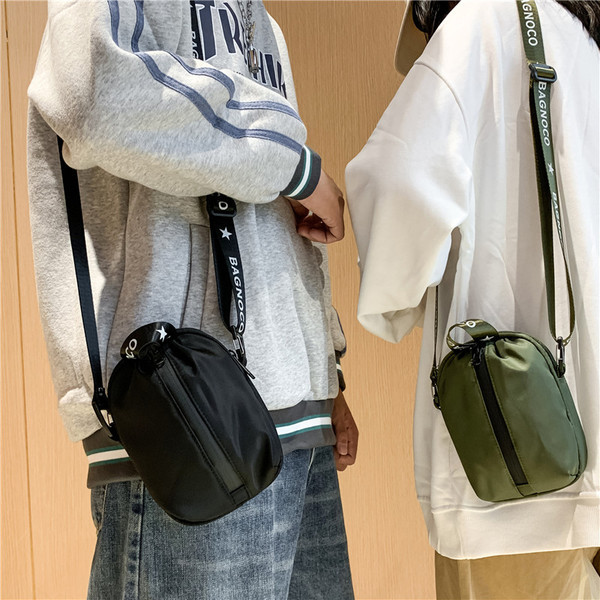 Férfi mindennapi táska cipzárral