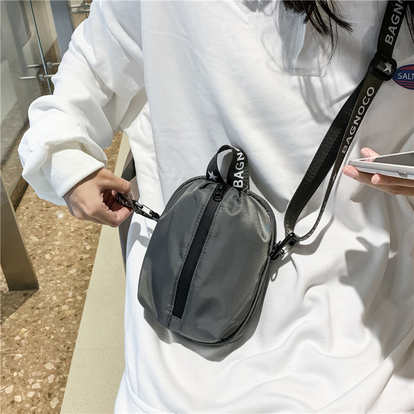 Férfi mindennapi táska cipzárral