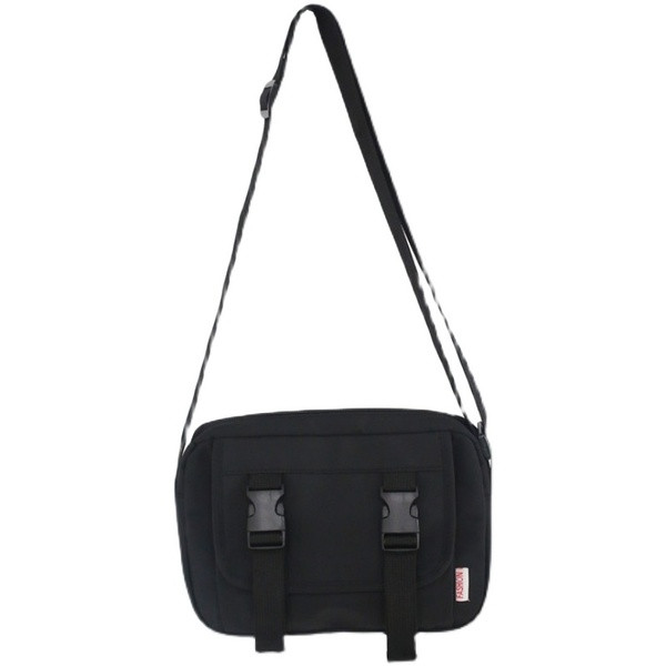 Fekete férfi táska csatokkal és cipzárral