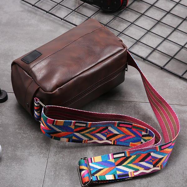 Έκο δερμάτινη τσάντα τετράγωνου μοντέλου κατάλληλη για άνδρες και γυναίκες