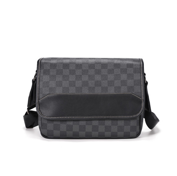 Napi férfi válltáska fekete színben