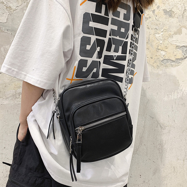 Moodne meeste nahast kott lukuga