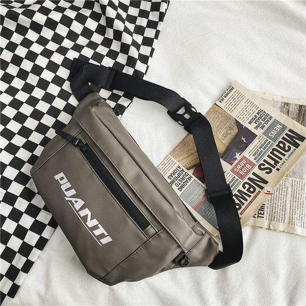 Muška svakodnevna torba sa natpisom i patentnim zatvaračem