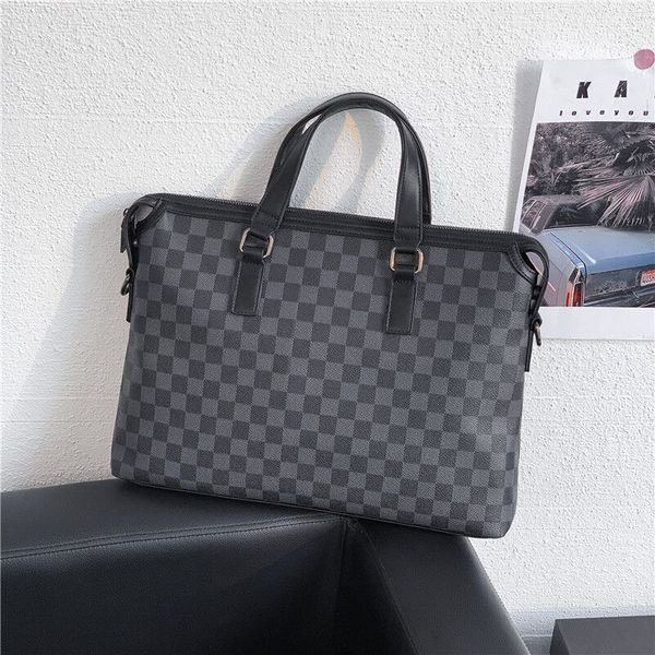 Stiilne sangadega nahast meeste kott