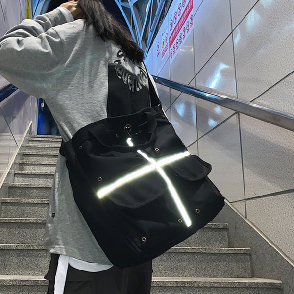 Hétköznapi válltáska férfiaknak és nőknek