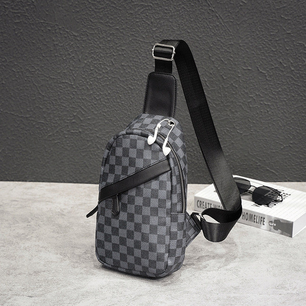 Modern kockás válltáska