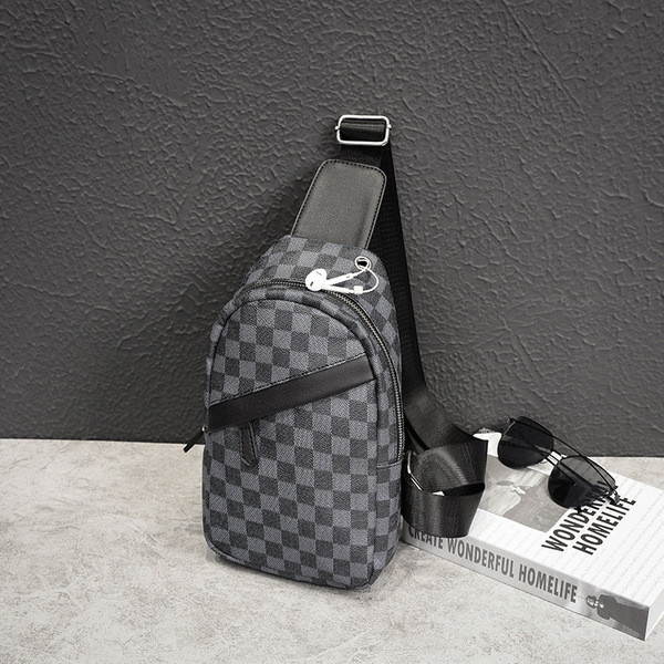 Modern kockás válltáska