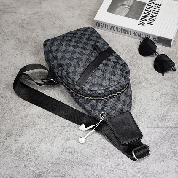 Modern kockás válltáska