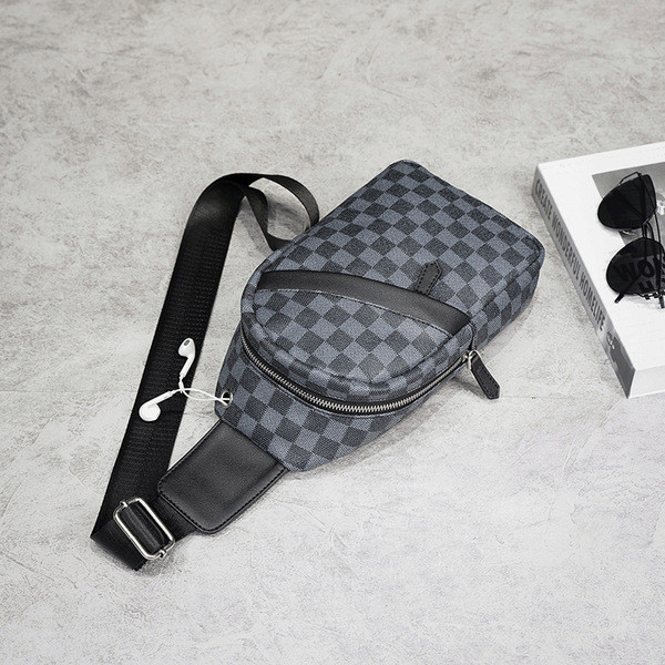 Modern kockás válltáska