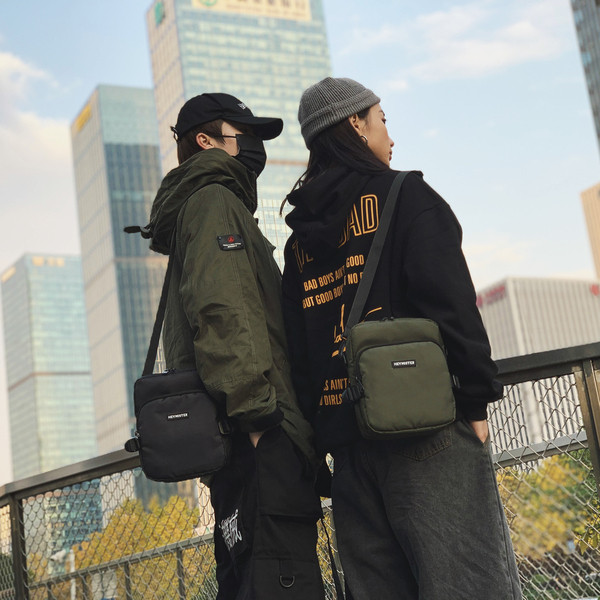 Férfi válltáska hosszú fogantyúval