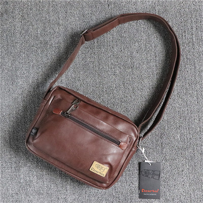 Mustast kunstnahast vabaajakott