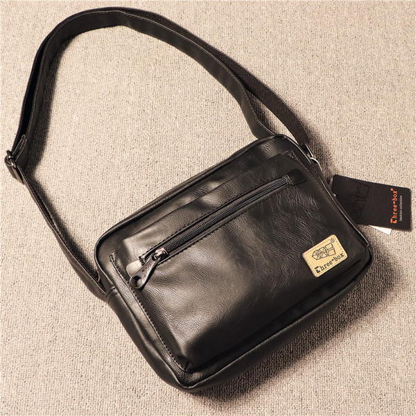 Mustast kunstnahast vabaajakott