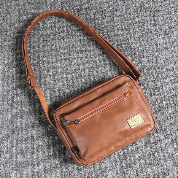 Mustast kunstnahast vabaajakott