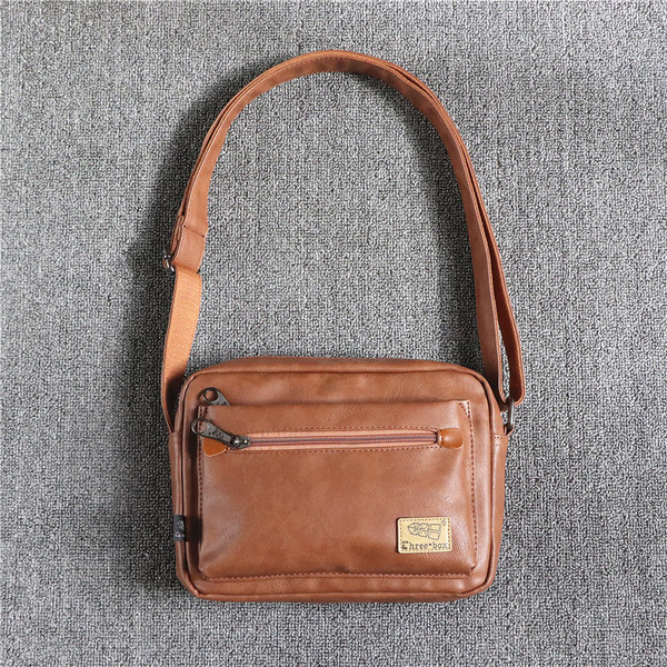 Mustast kunstnahast vabaajakott