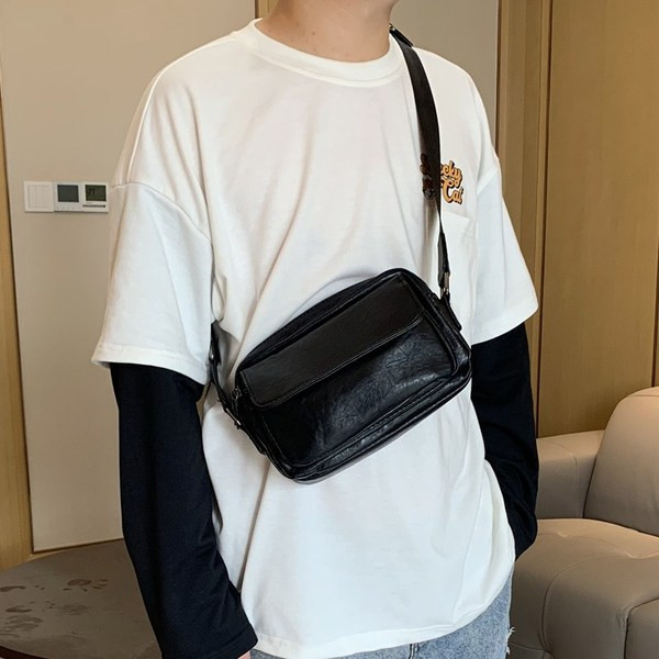 Muška moderna torba od eko kože i dugačke tekstilne ručke