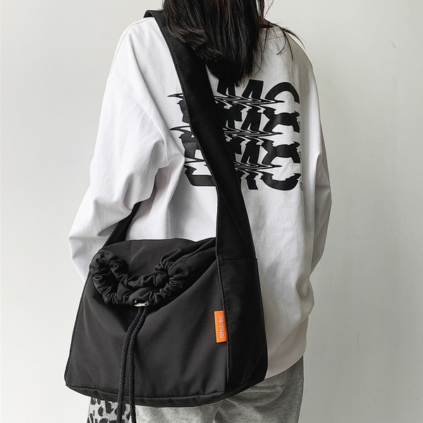 Alkalmi táska nyakkendővel és hosszú fogantyúval - férfiaknak és nőknek