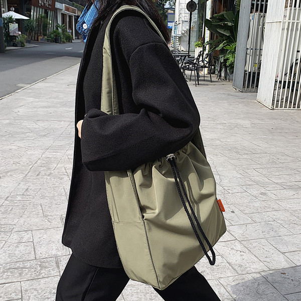 Alkalmi táska nyakkendővel és hosszú fogantyúval - férfiaknak és nőknek