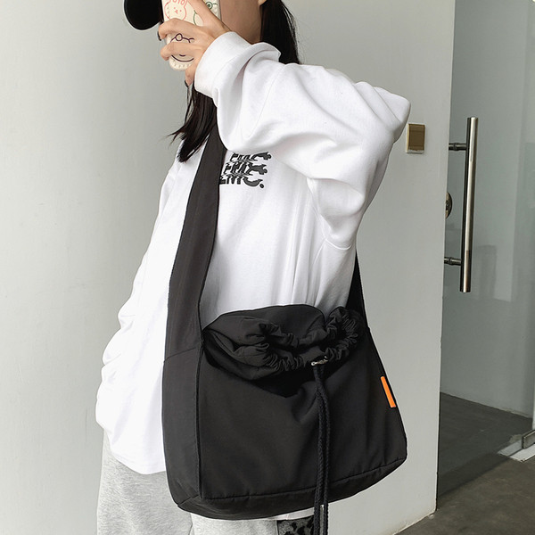 Alkalmi táska nyakkendővel és hosszú fogantyúval - férfiaknak és nőknek