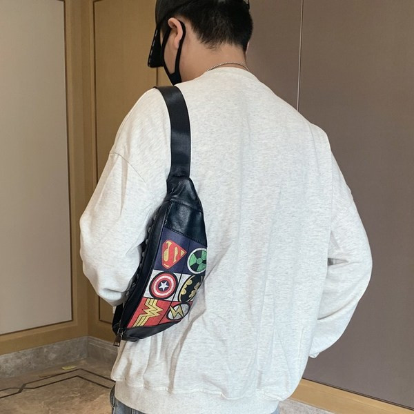 Ανδρική χρωματιστή τσάντα με μακριά λαβή