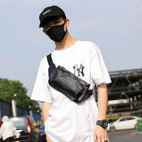 Кожена мъжка черна чанта с текстилна дръжка 