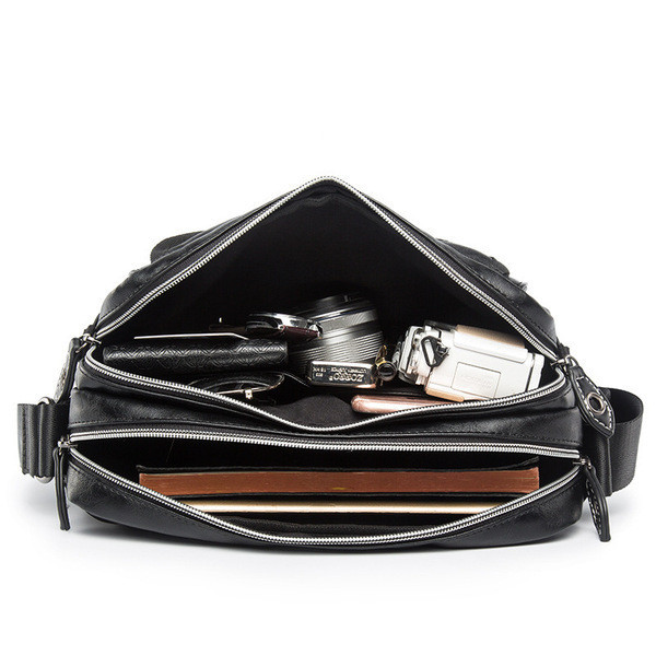 Modern férfi válltáska fekete színben