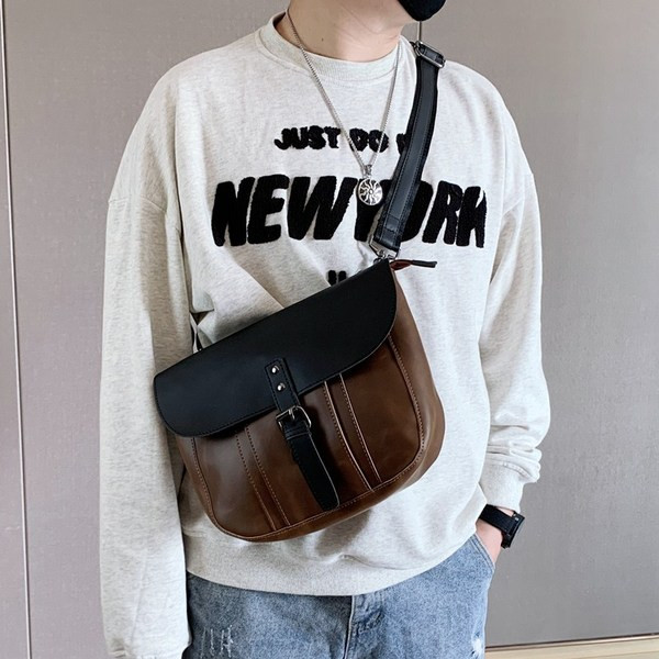 Férfi bőrtáska hosszú füllel, barna színben