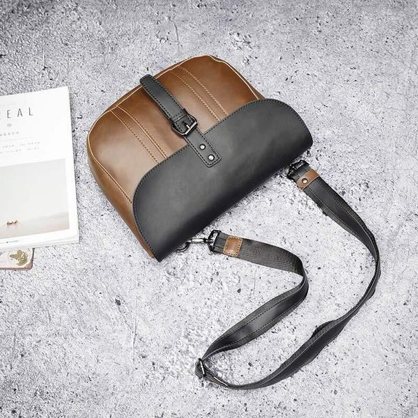 Férfi bőrtáska hosszú füllel, barna színben