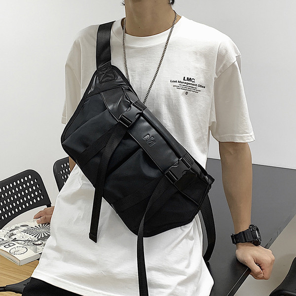 Ανδρική τσάντα μοντέρνα με αγκράφες