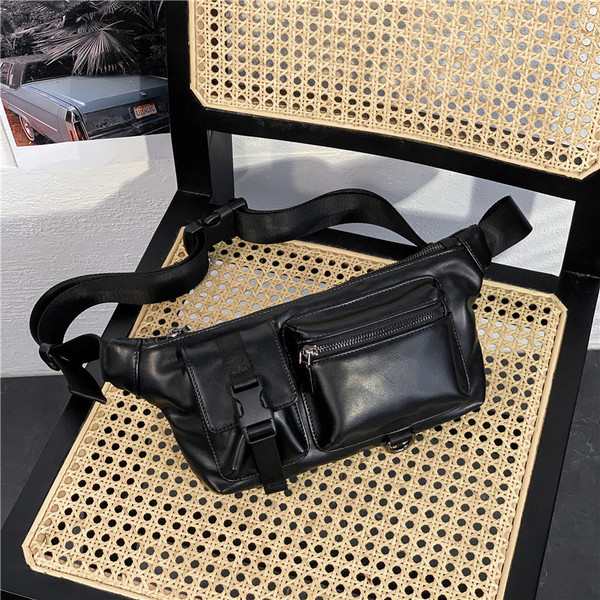 Uue mudeli meeste nahast vöökott