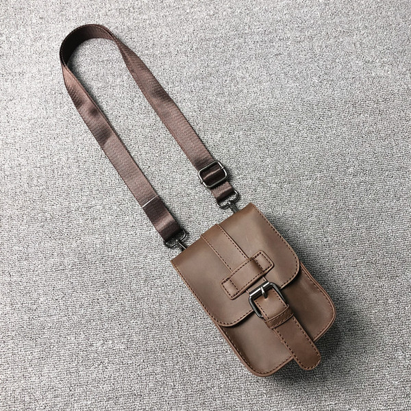 Ανδρική  έκο δερμάτινη τσάντα με αγκράφα και υφασμάτινη λαβή