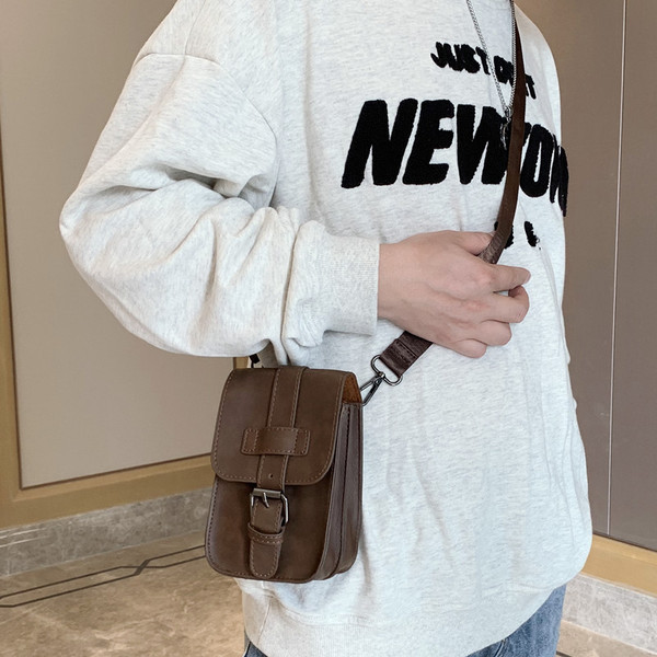 Ανδρική  έκο δερμάτινη τσάντα με αγκράφα και υφασμάτινη λαβή