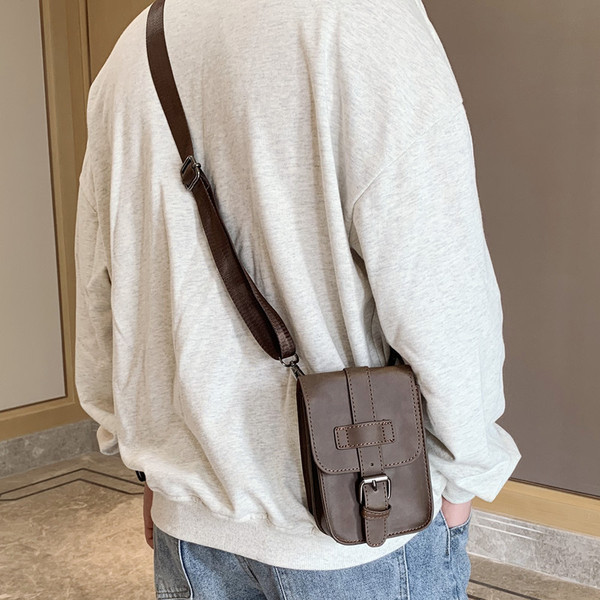 Ανδρική  έκο δερμάτινη τσάντα με αγκράφα και υφασμάτινη λαβή