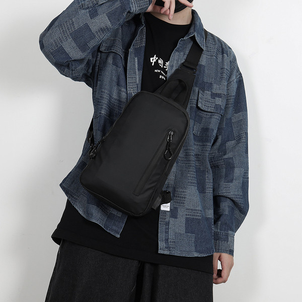 Alkalmi férfi táska cipzárral