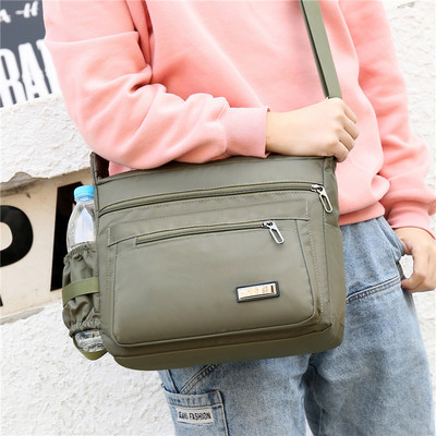 Meeste igapäevane kott luku ja embleemiga