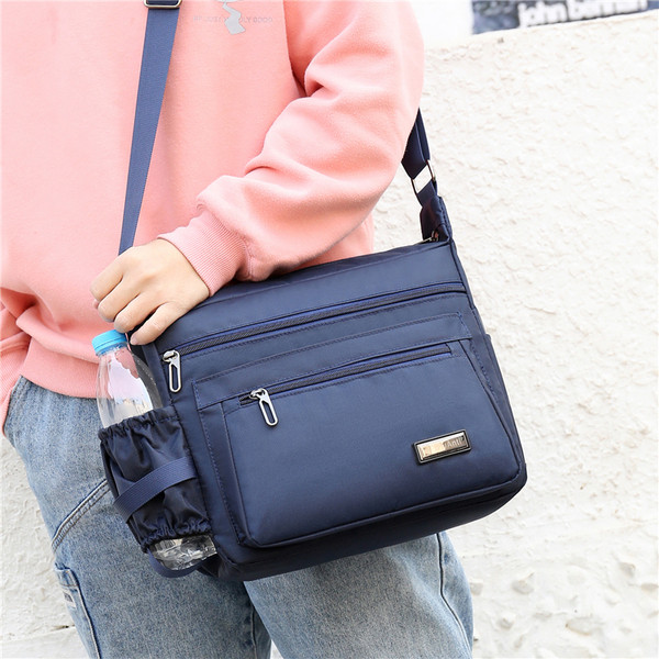 Meeste igapäevane kott luku ja embleemiga