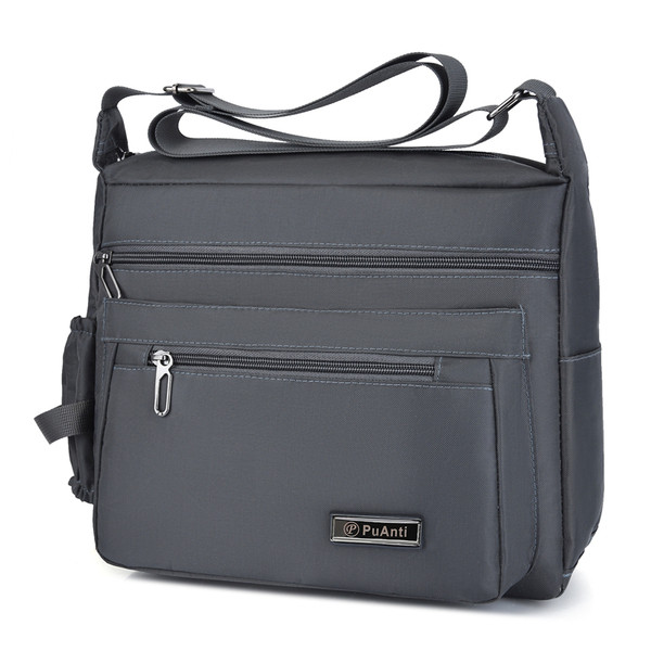 Meeste igapäevane kott luku ja embleemiga